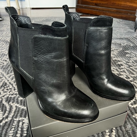 Sam Edelman Block Heel Ankle Boot - size 8 - Picture 3 of 5